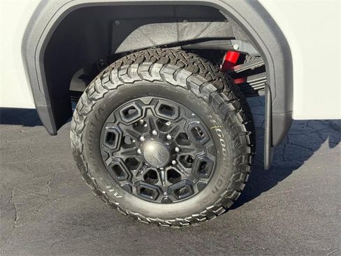 Used 2024 GMC Sierra 3500 Pro w/ Convenience Package image 4