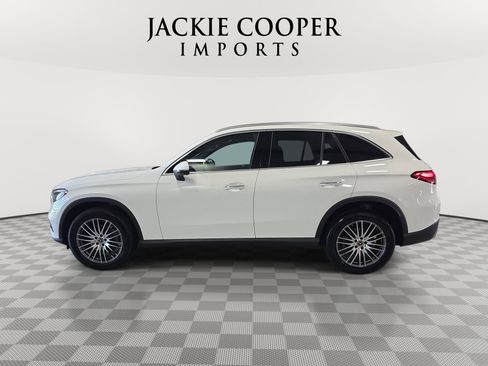 Certified 2025 Mercedes-Benz GLC 300 4MATIC image 8
