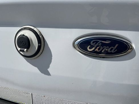 Used 2015 Ford Transit Connect XL image 17