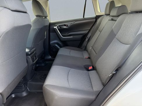 Used 2021 Toyota RAV4 XLE image 18