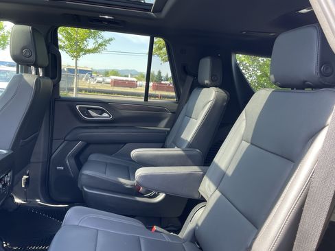 Used 2022 Chevrolet Tahoe Z71 w/ Luxury Package AWD/4WD image 15