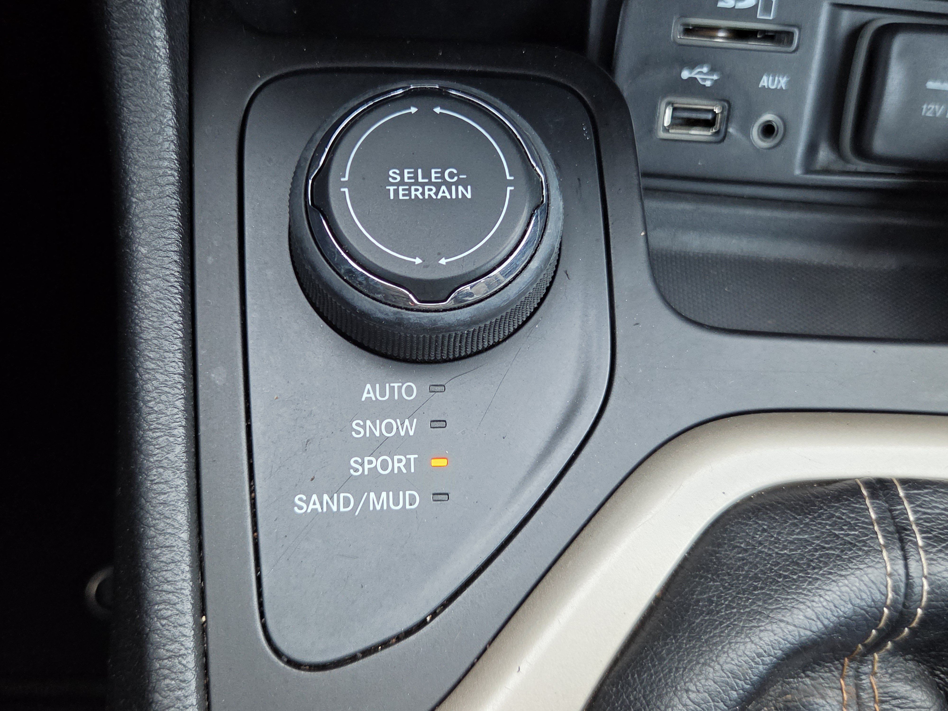 Used 2016 Jeep Cherokee Latitude w/ Comfort/Convenience Group AWD/4WD image 26