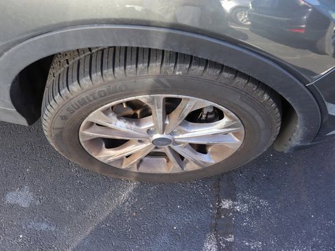 Used 2018 Ford Escape SE image 3