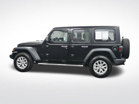 Used 2025 Jeep Wrangler Sahara image 10