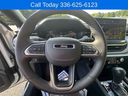 Used 2025 Jeep Compass Limited AWD/4WD image 20