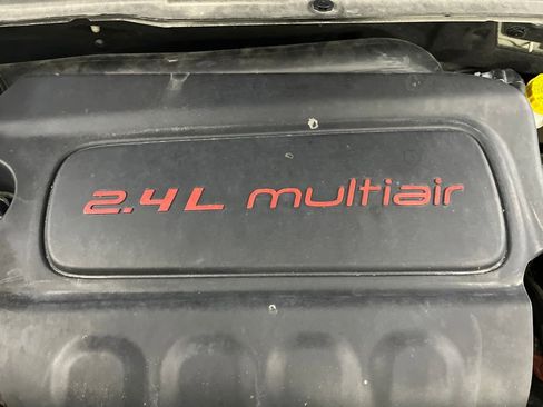 Used 2019 Jeep Renegade Latitude w/ Cold Weather Group image 10