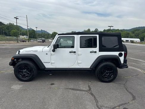 Used 2013 Jeep Wrangler Unlimited Sahara AWD/4WD image 5