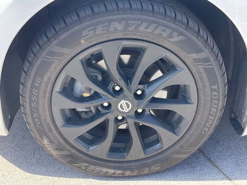 Used 2018 Nissan Sentra S w/ S Midnight Style Package image 4