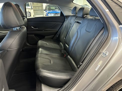 Used 2021 Hyundai Elantra Limited image 6