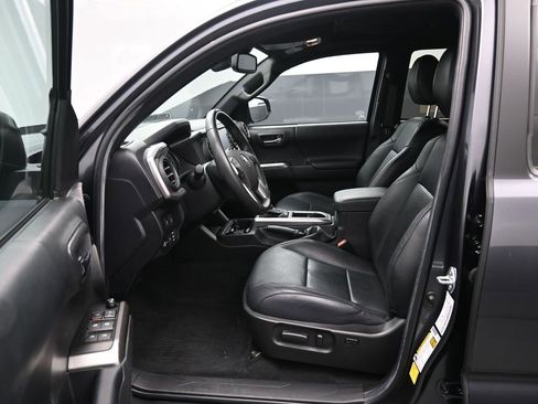 Used 2022 Toyota Tacoma Limited w/ Nightshade Package image 9