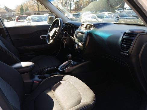 Used 2019 Kia Soul + image 16