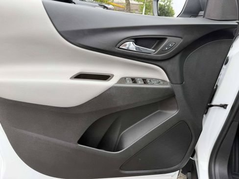 Certified 2023 Chevrolet Equinox LS AWD/4WD image 16