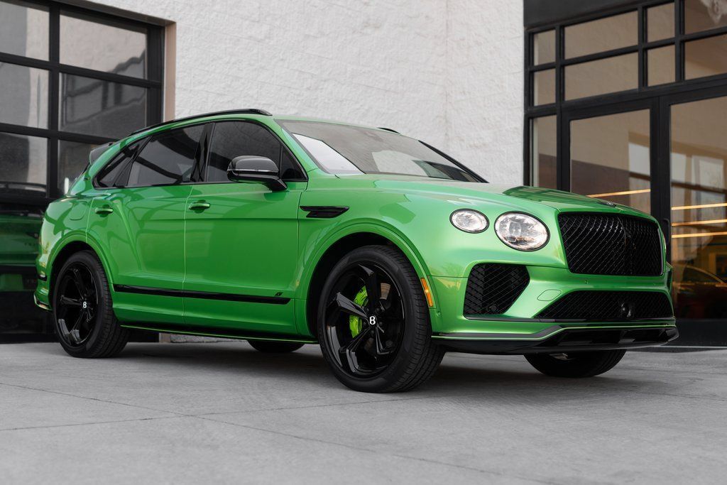Used 2025 Bentley Bentayga AWD/4WD image 1