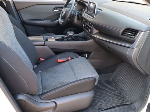 Used 2023 Nissan Rogue SV FWD image 16