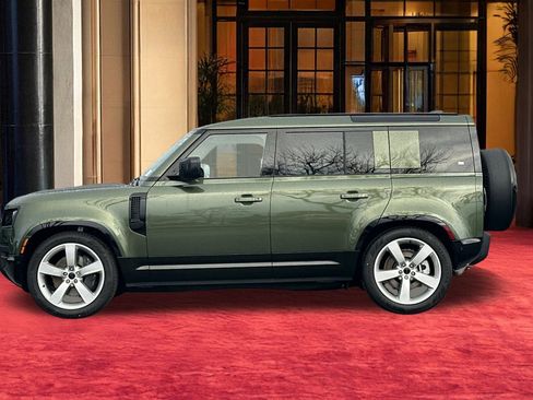 New 2026 Land Rover Defender 110 X-Dynamic SE image 3