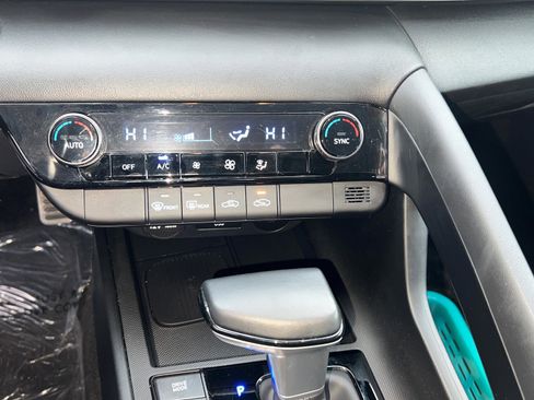 Certified 2025 Hyundai Elantra Sport image 14