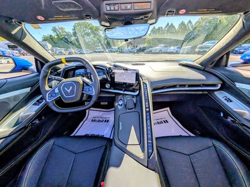 Used 2023 Chevrolet Corvette Stingray Premium Cpe w/ Z51 Performance Package image 2