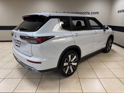 New 2025 Mitsubishi Outlander SE image 6