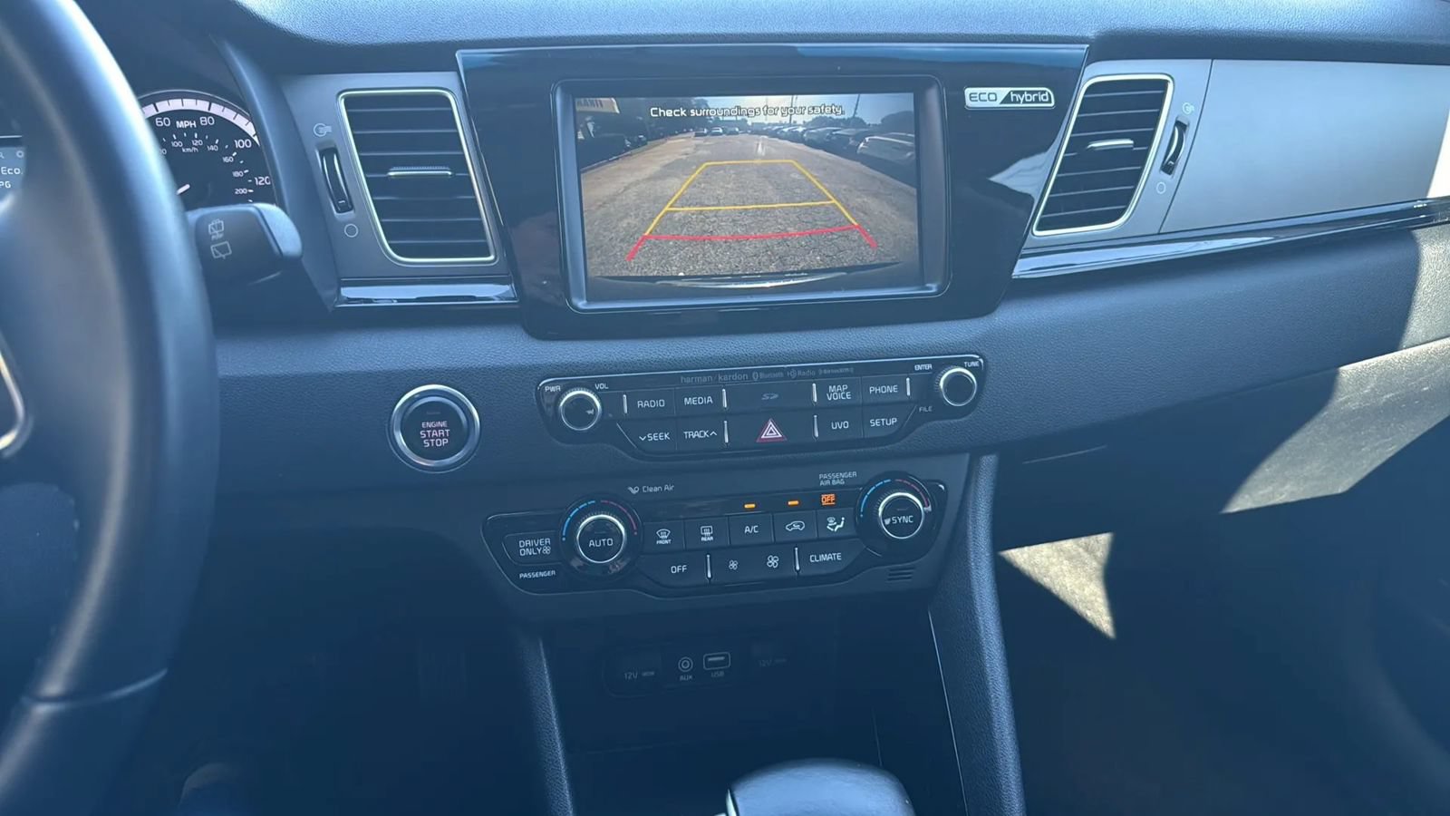 Used 2017 Kia Niro FWD image 12
