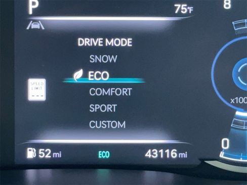 Used 2023 Genesis GV70 2.5T w/ Advanced Package image 28