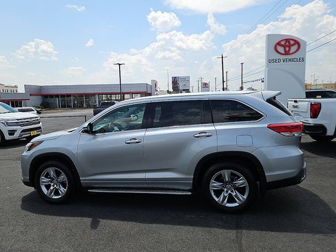Used 2019 Toyota Highlander Limited FWD image 2