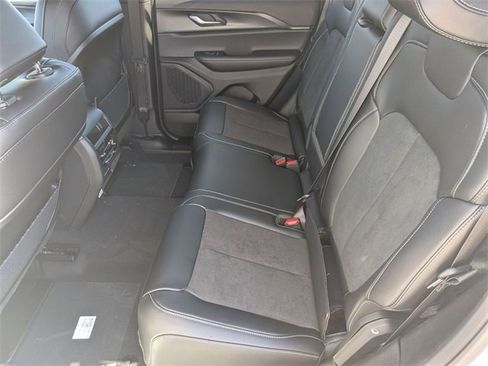 New 2025 Jeep Grand Cherokee Altitude image 26