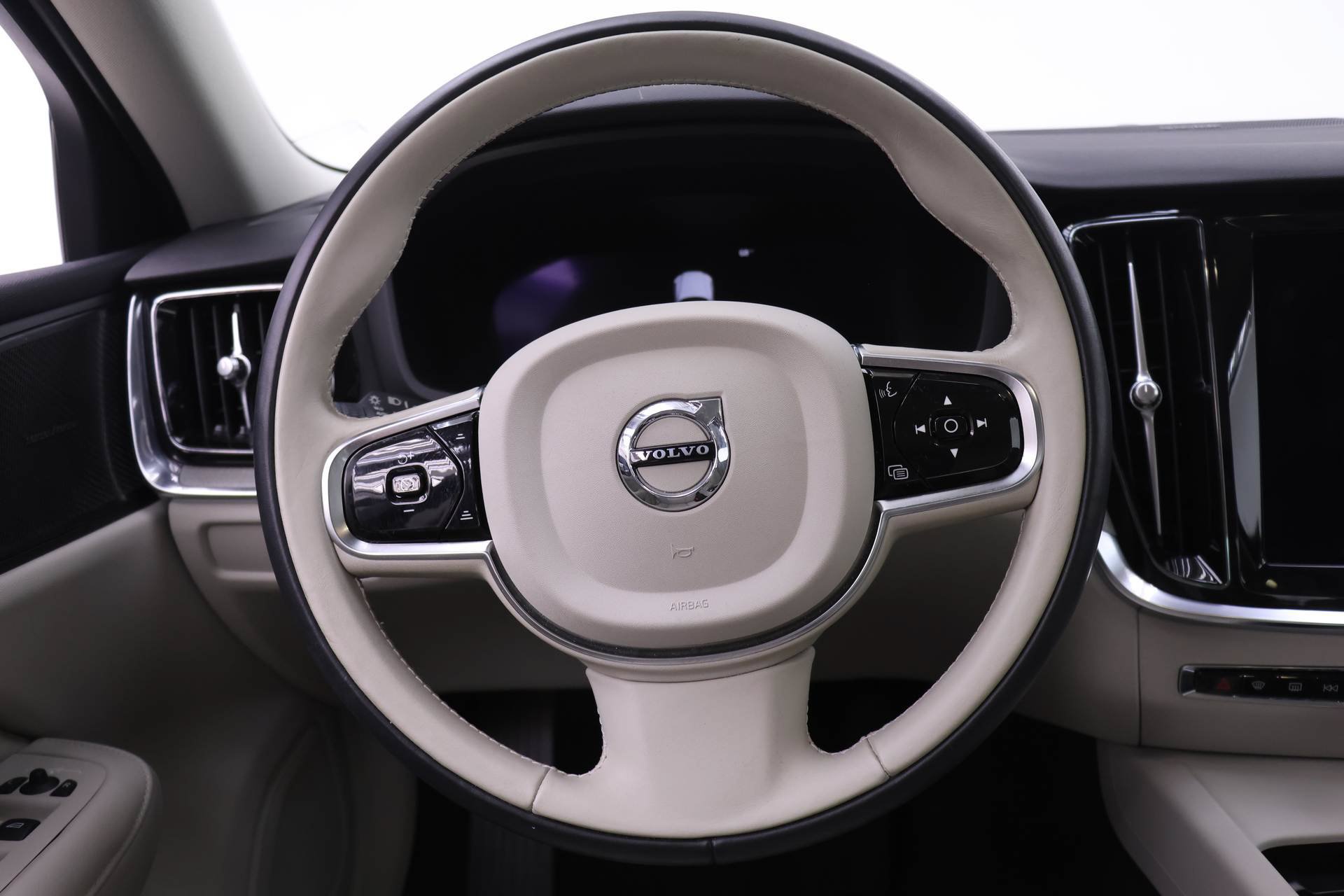 Used 2024 Volvo S60 B5 Plus FWD image 17