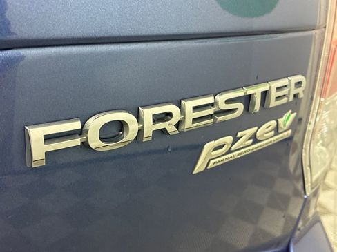 Used 2017 Subaru Forester 2.5i Premium w/ All-Weather Package image 8