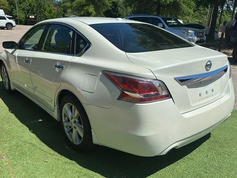 Used 2015 Nissan Altima 2.5 SV FWD image 5