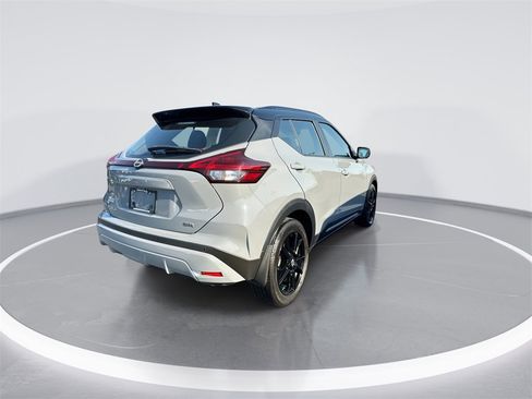 Used 2023 Nissan Kicks SR image 8