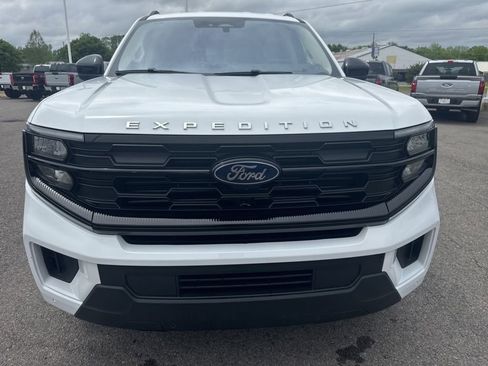 Used 2025 Ford Expedition Active AWD/4WD image 3