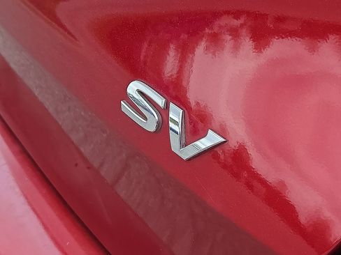 Used 2019 Nissan Rogue SV w/ Sun & Sound Touring Package image 8