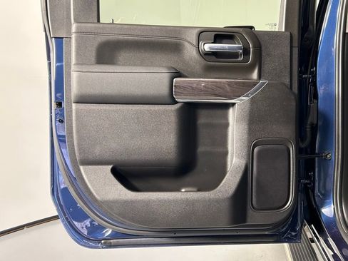 Used 2022 Chevrolet Silverado 2500 LTZ w/ LTZ Premium Package image 15