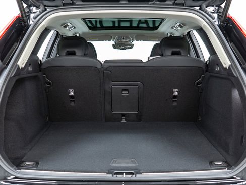 New 2026 Volvo XC60 B5 Plus w/ Protection Package Premier image 10