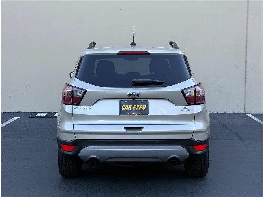 Used 2017 Ford Escape SE w/ Equipment Group 201A AWD/4WD image 6