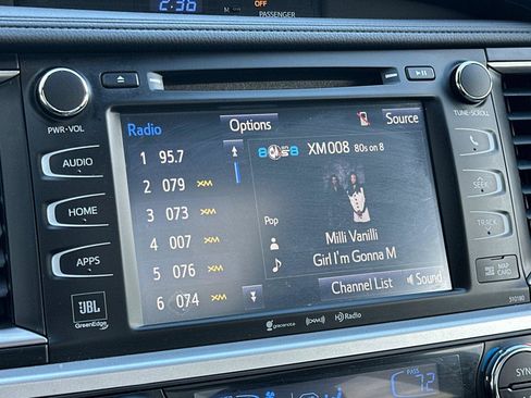 Used 2018 Toyota Highlander Limited image 19