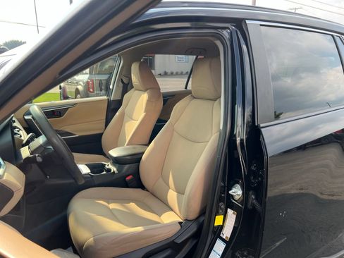 Used 2019 Toyota RAV4 LE w/ All Weather Liner Package AWD/4WD image 22