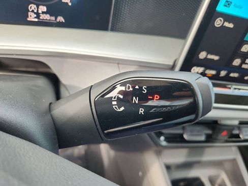 New 2025 Volkswagen Tiguan SE image 19