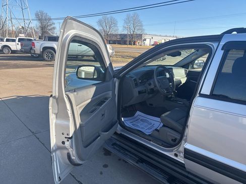 Used 2005 Jeep Grand Cherokee Laredo image 11