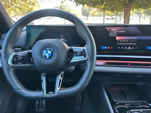 Certified 2024 BMW i5 eDrive40i w/ M Sport Package image 18