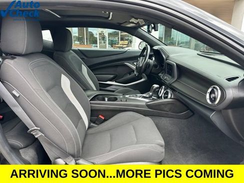 Used 2023 Chevrolet Camaro LT RWD image 31