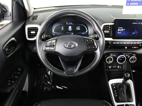 Certified 2024 Hyundai Venue Limited FWD image 8