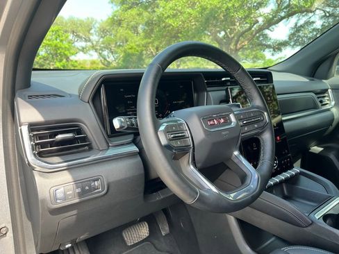 Used 2026 GMC Terrain Elevation w/ Elevation Premium Package FWD image 16