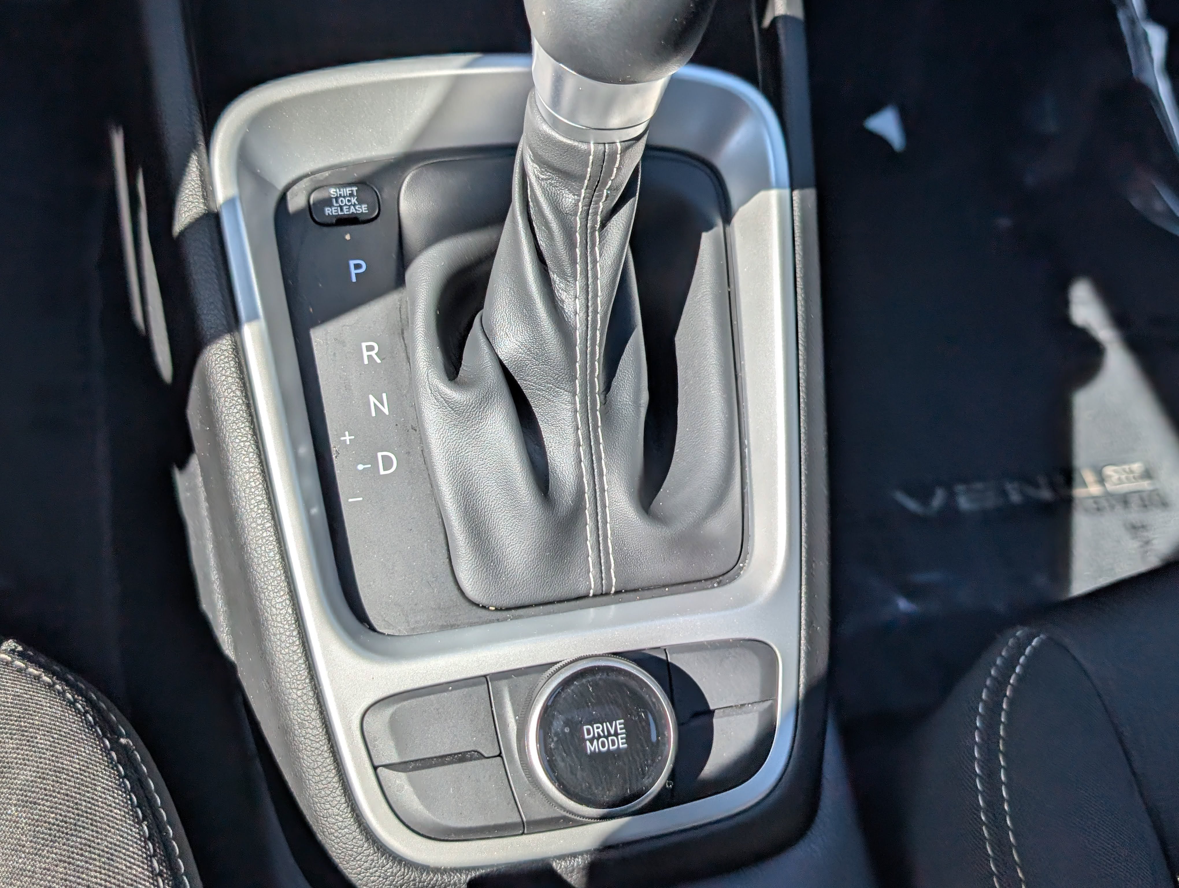 Used 2024 Hyundai Venue SEL FWD image 23