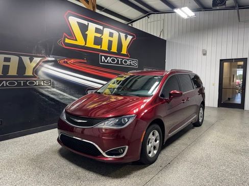 Used 2017 Chrysler Pacifica Touring-L Plus FWD image 1