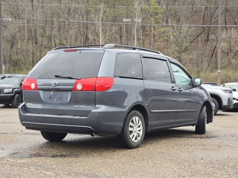 Used 2010 Toyota Sienna LE image 8