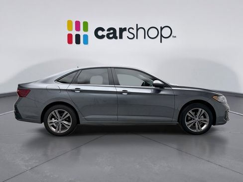 Used 2023 Volkswagen Jetta SE image 6