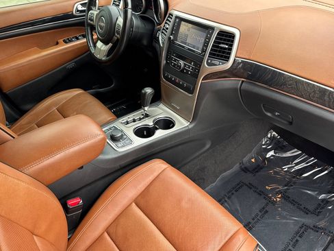 Used 2012 Jeep Grand Cherokee Overland Summit AWD/4WD image 32