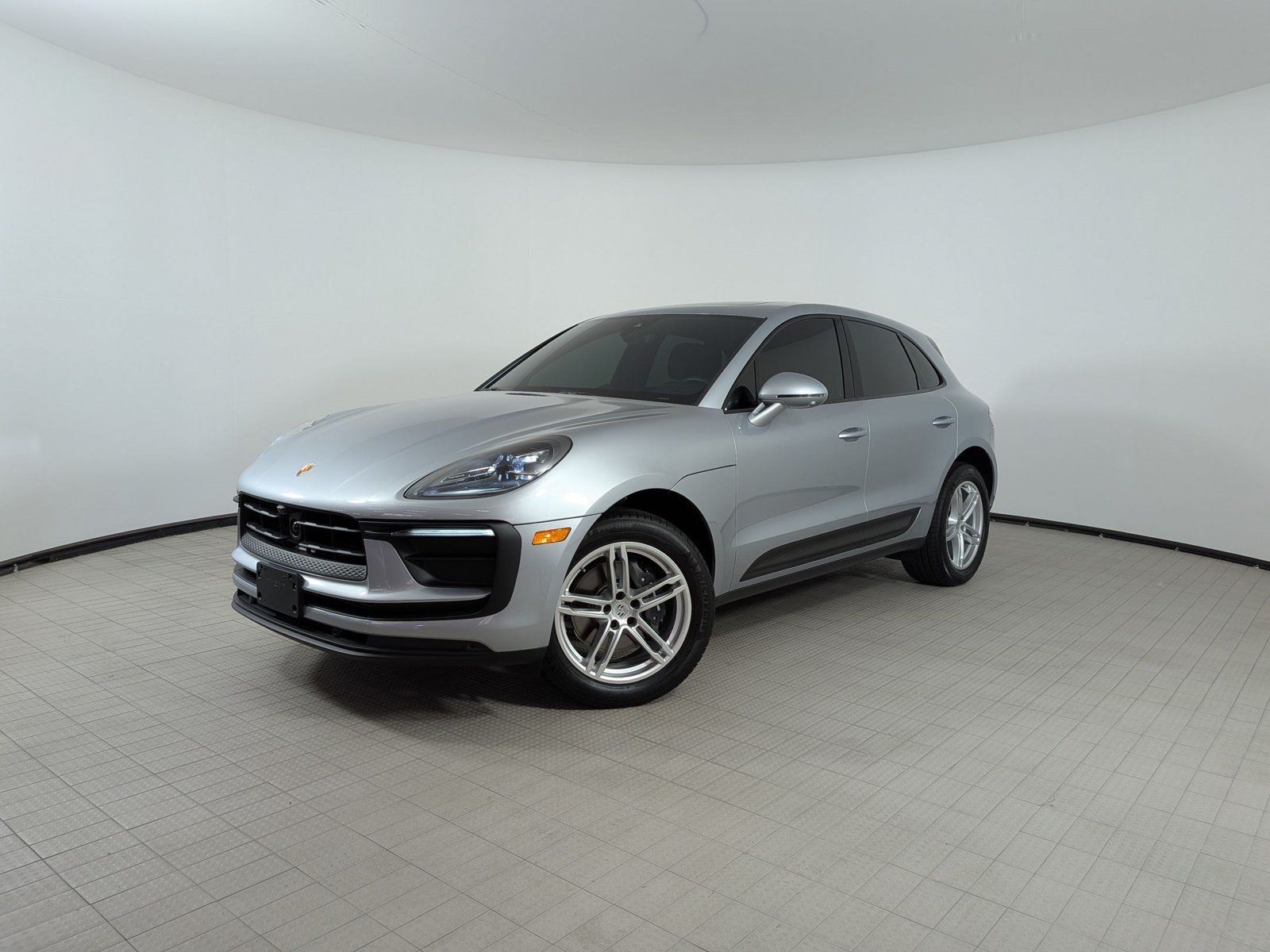 Certified 2024 Porsche Macan AWD/4WD image 1