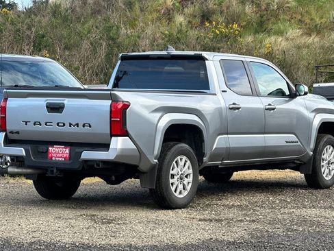 Used 2024 Toyota Tacoma SR5 AWD/4WD image 4